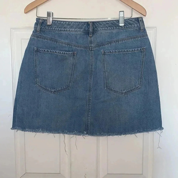 Old Navy Women’s Denim Mini Skirt Blue Size 10 - Picture 2 of 5